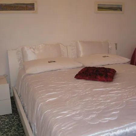 Bed & Breakfast Affittacamere Casa Delle Rose 3*